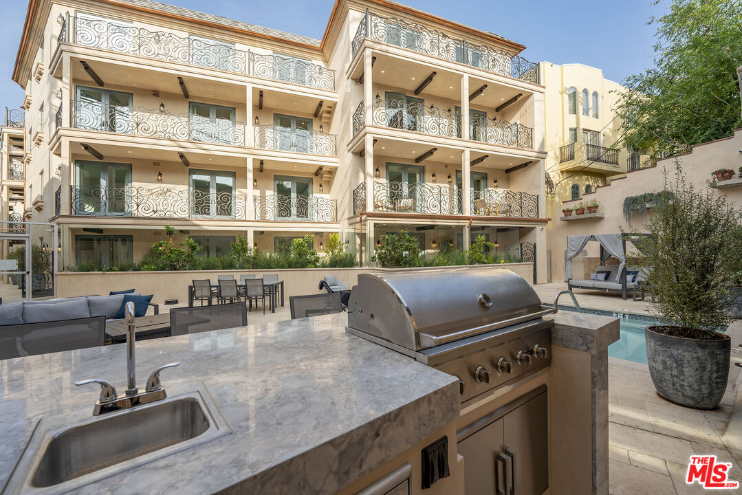 1825 Pandora Ave Unit: PH 404