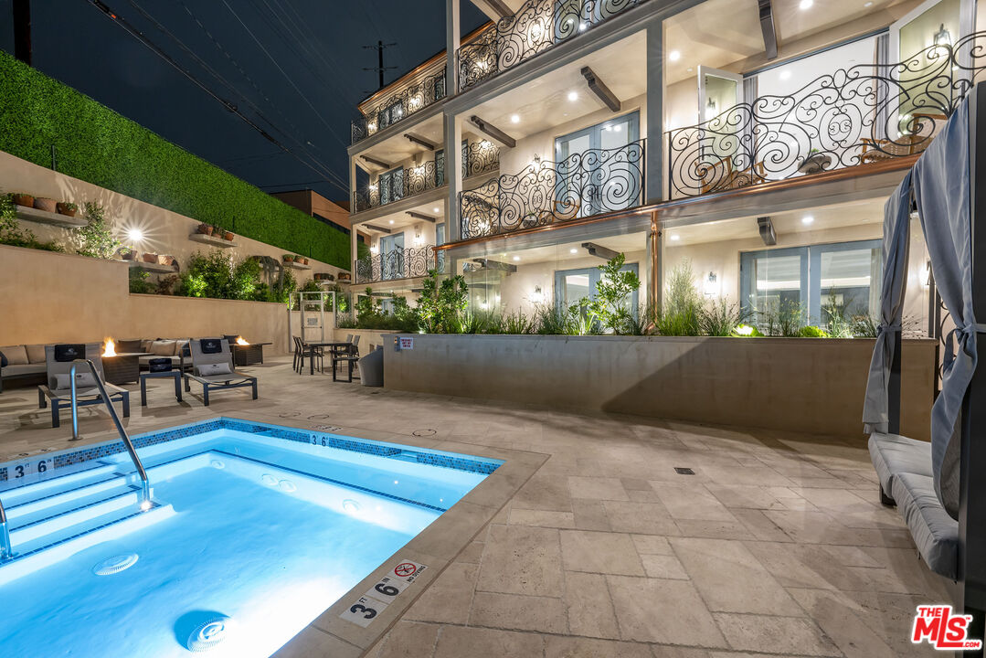 1825 Pandora Ave Unit: PH 404