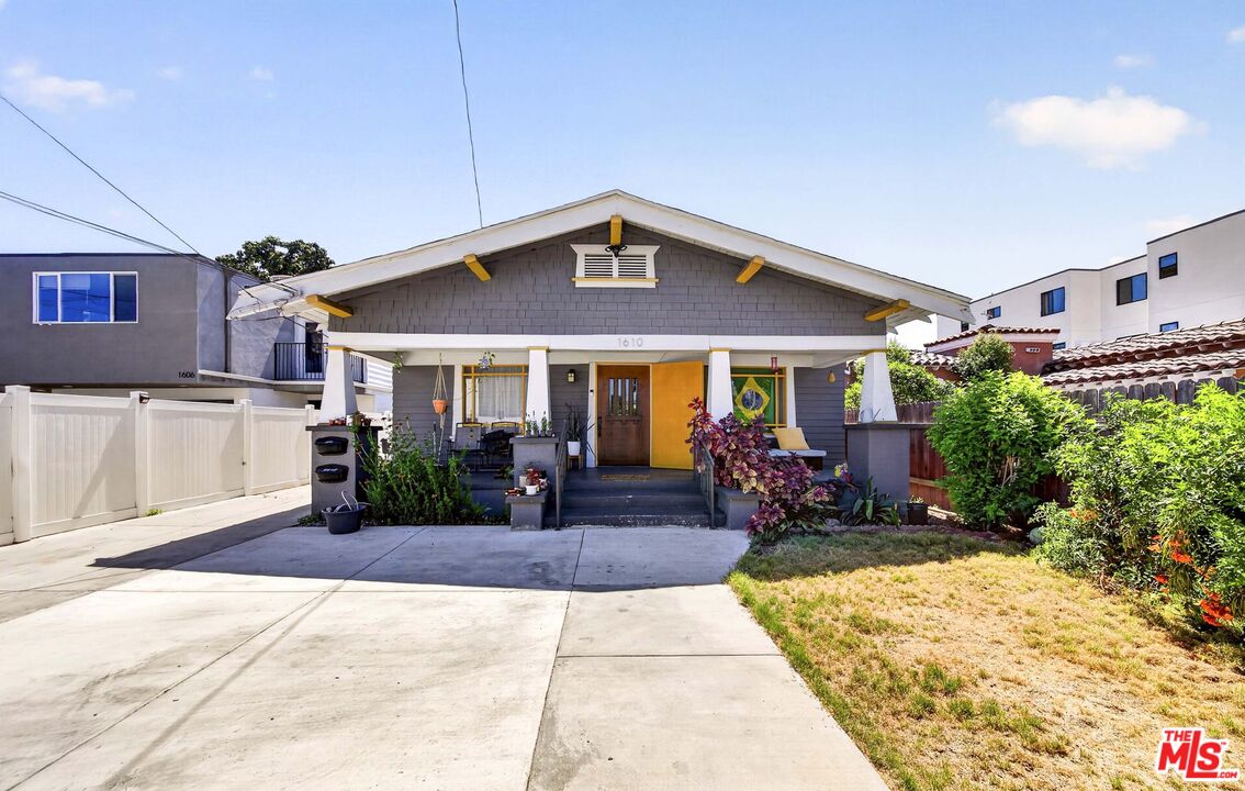 1610 W 36th Pl