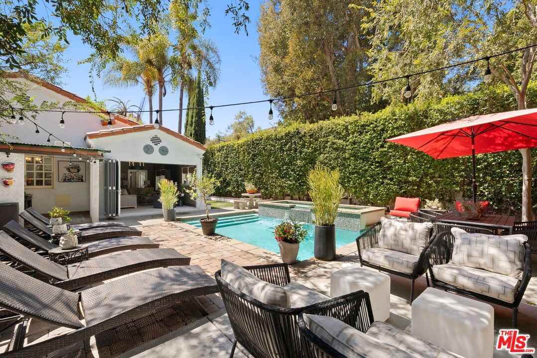 6141 Warner Dr