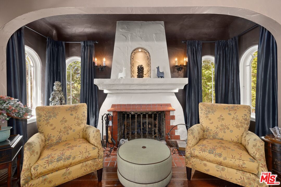 6141 Warner Dr