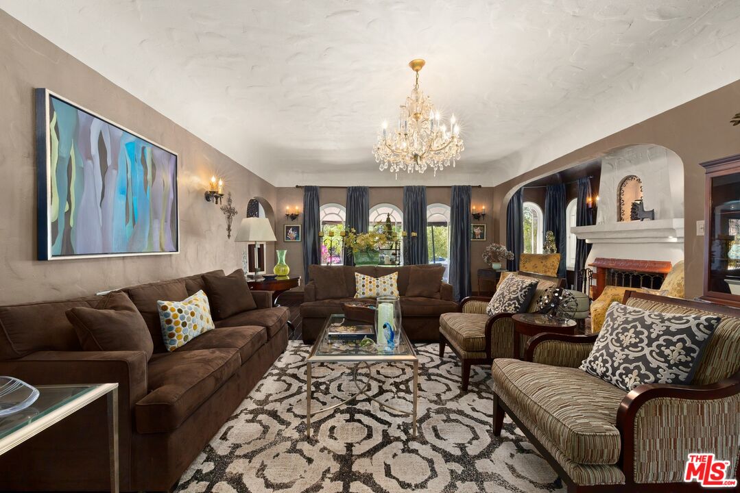 6141 Warner Dr