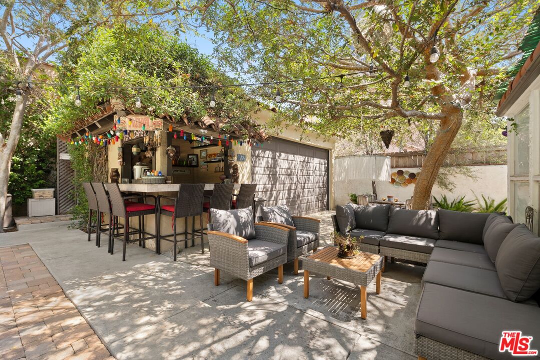 6141 Warner Dr