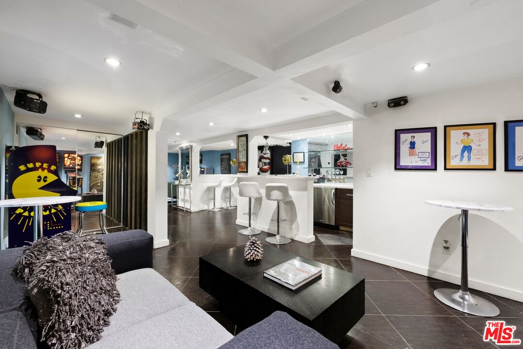 6141 Warner Dr