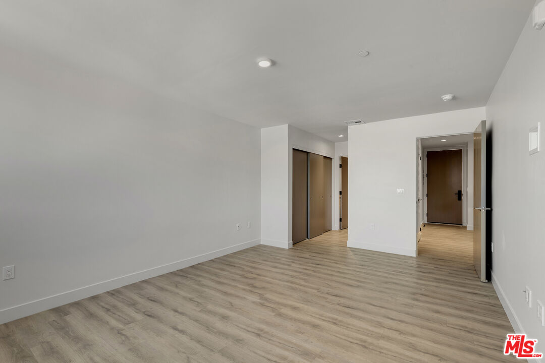 153 San Vicente Boulevard, No. 4G
