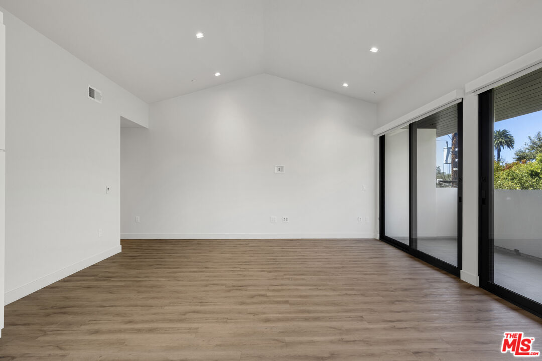 153 San Vicente Boulevard, No. 4G
