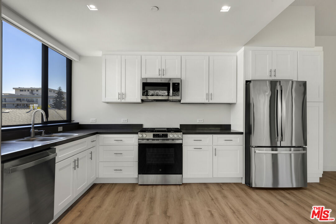 153 San Vicente Boulevard, No. 4G