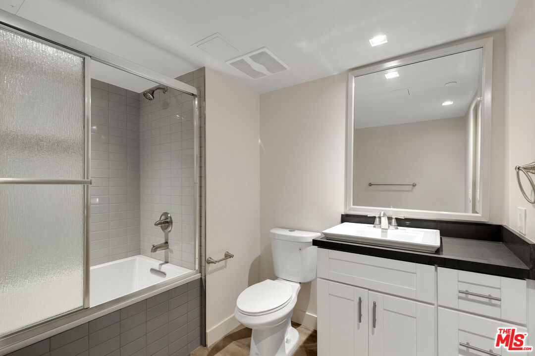 153 San Vicente Boulevard, No. 4G