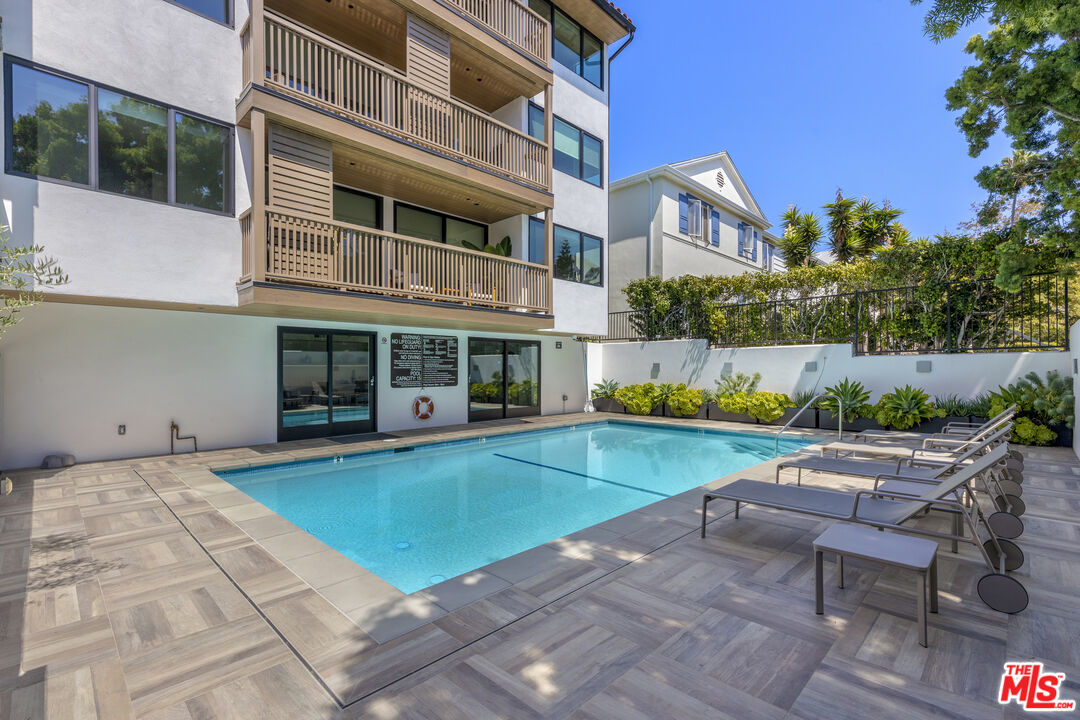 153 San Vicente Boulevard, No. 4H