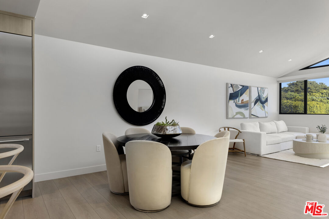 153 San Vicente Boulevard, No. 4H