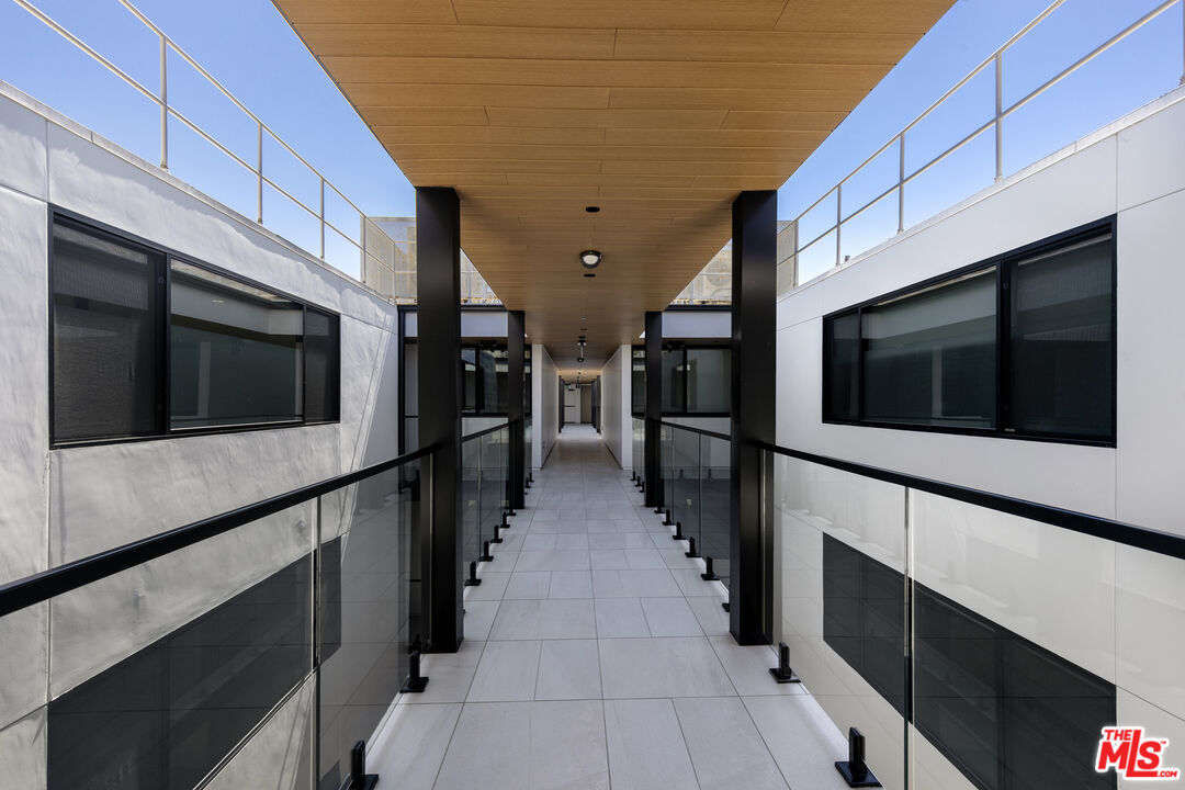 153 San Vicente Boulevard, No. 4H