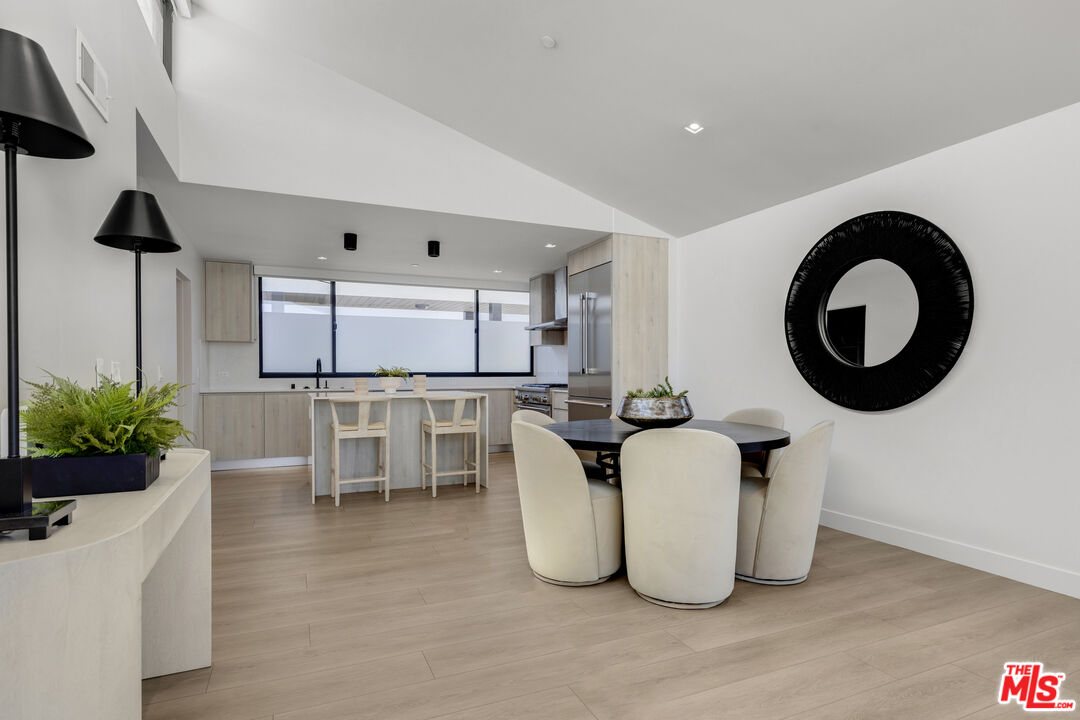 153 San Vicente Boulevard, No. 4H