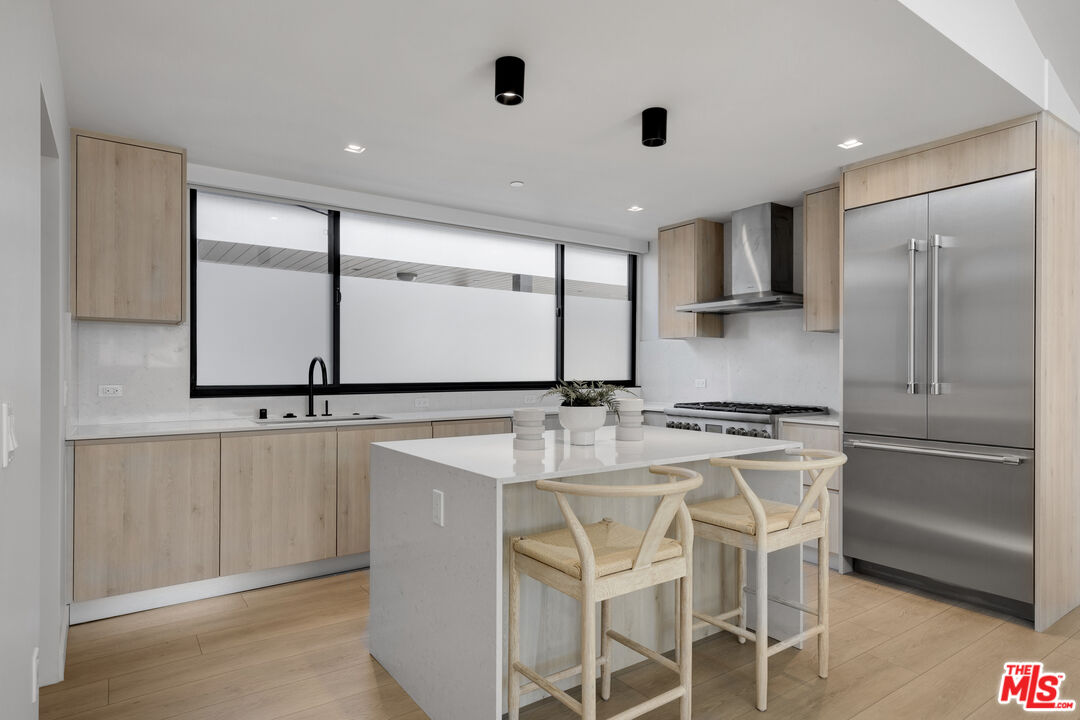 153 San Vicente Boulevard, No. 4H