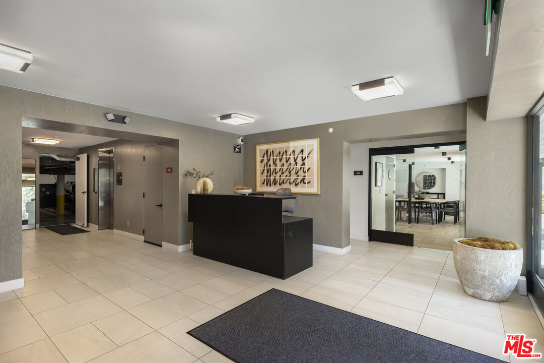 153 San Vicente Boulevard, No. 4H