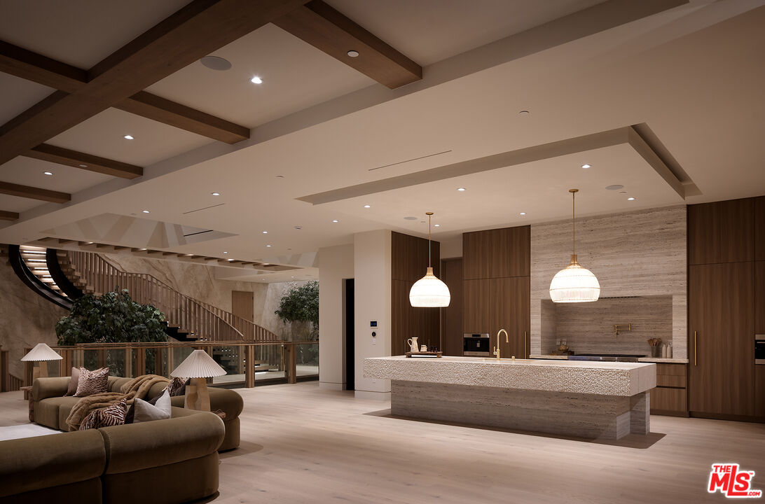 1360 Laurel Way