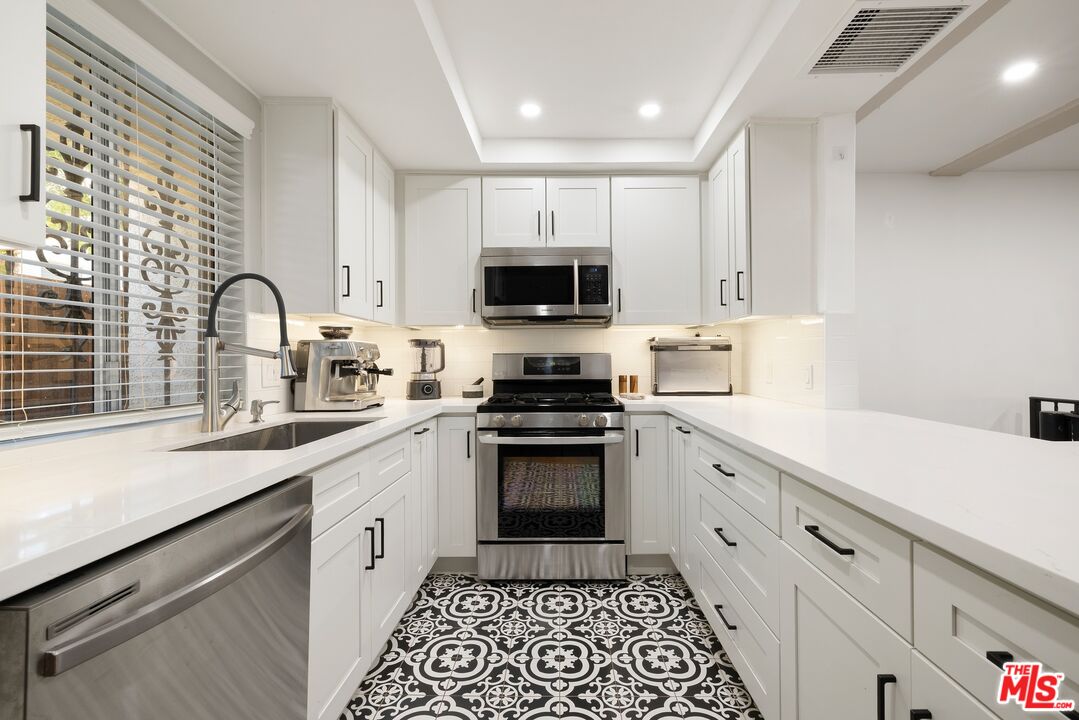 1209 Larrabee St Unit: 4