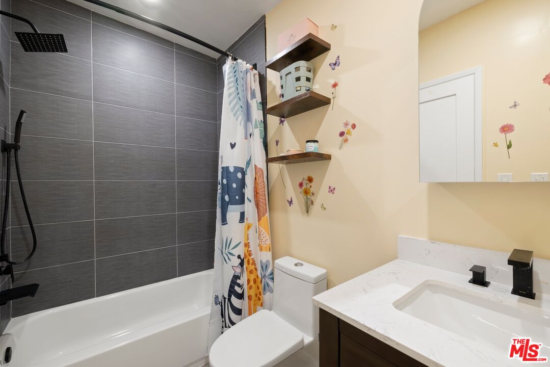 1209 Larrabee St Unit: 4