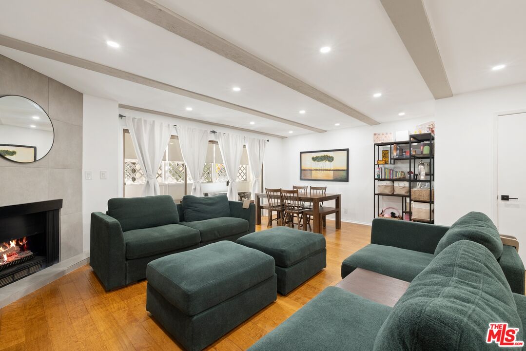 1209 Larrabee St Unit: 4