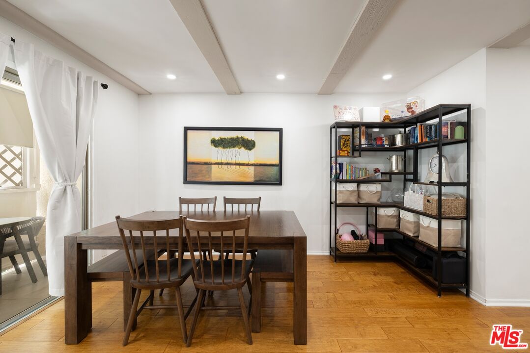 1209 Larrabee St Unit: 4