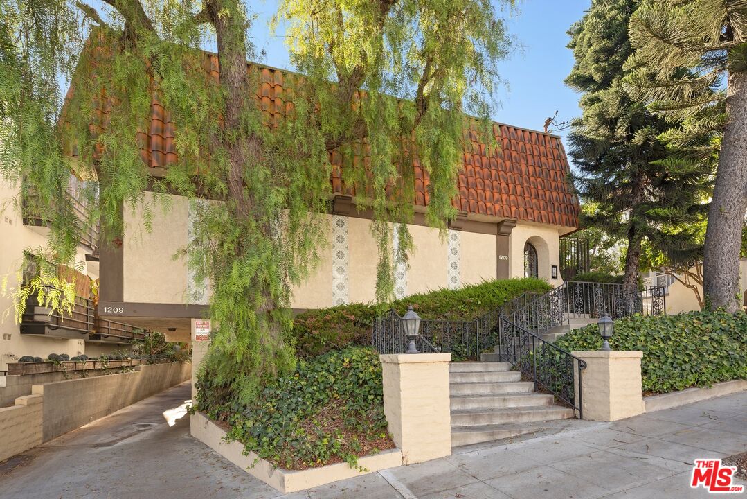 1209 Larrabee St Unit: 4
