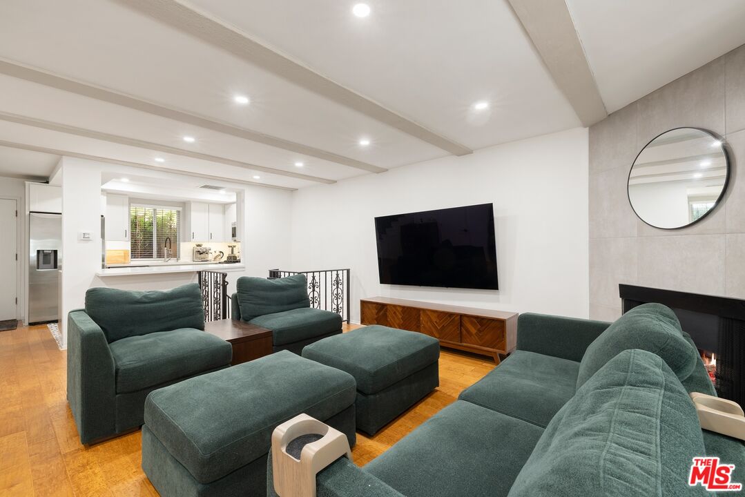 1209 Larrabee St Unit: 4