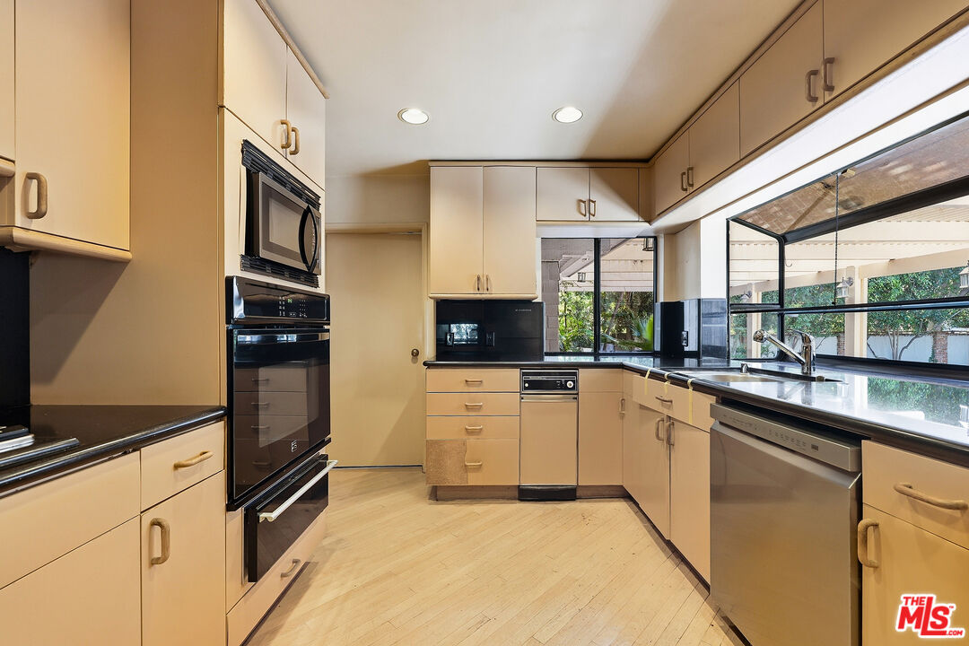 521 N. Crescent Drive