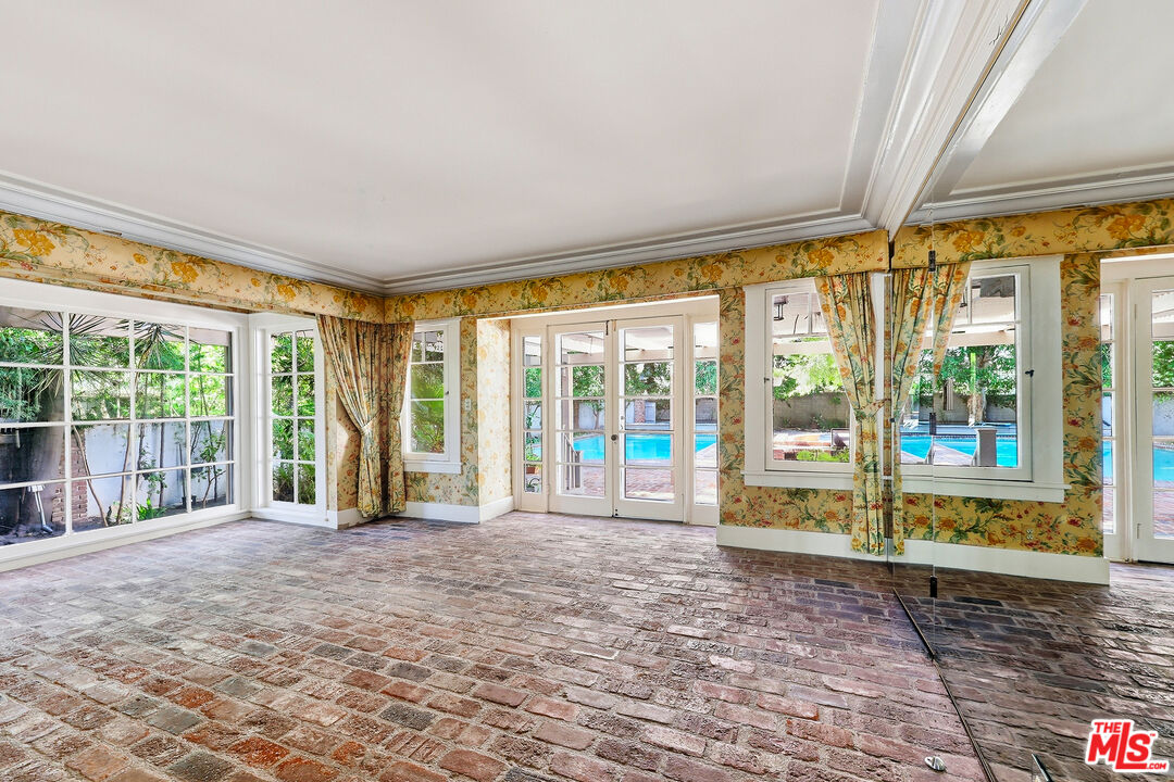 521 N. Crescent Drive
