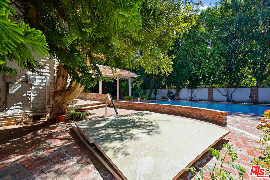 521 N. Crescent Drive