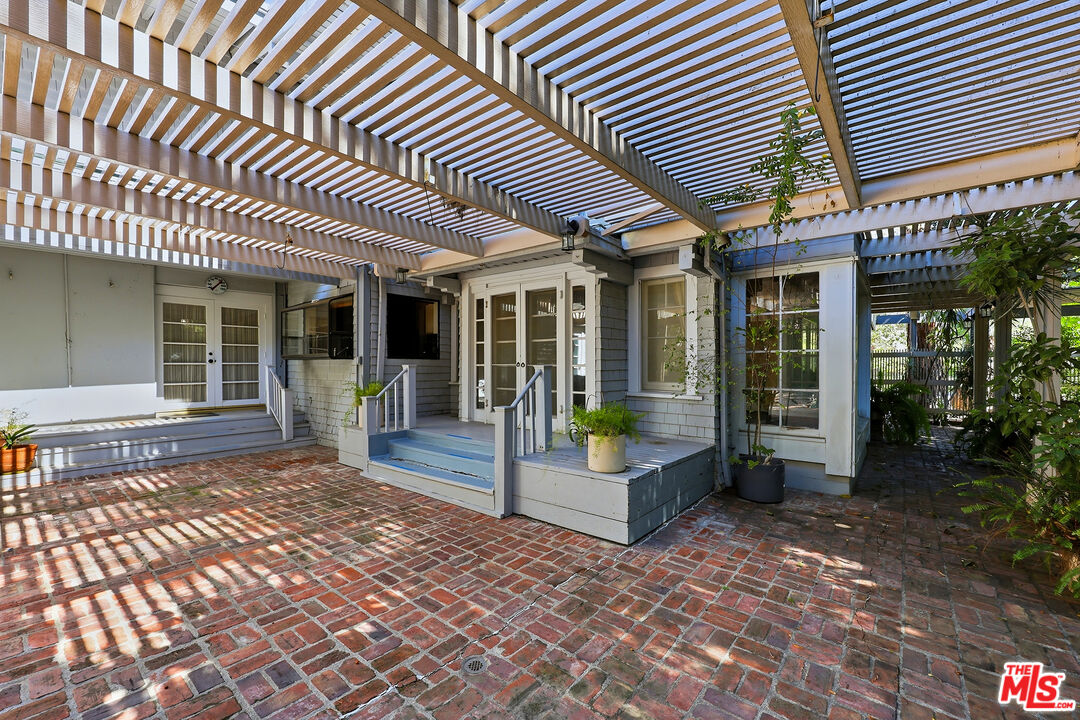 521 N. Crescent Drive