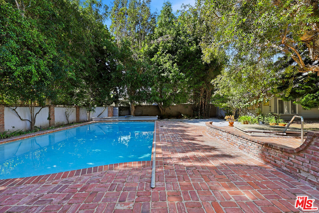 521 N. Crescent Drive