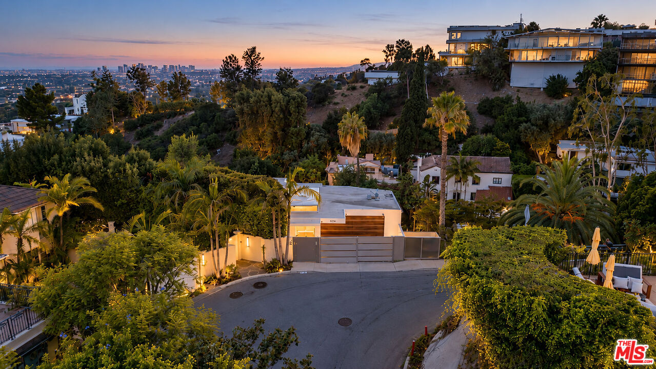 9274 Sierra Mar
