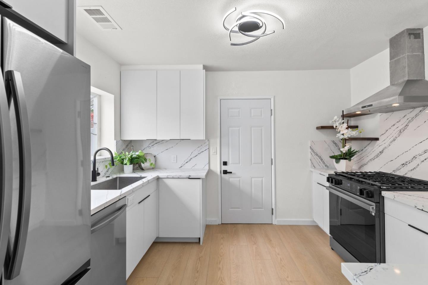 1039 Inverness Drive