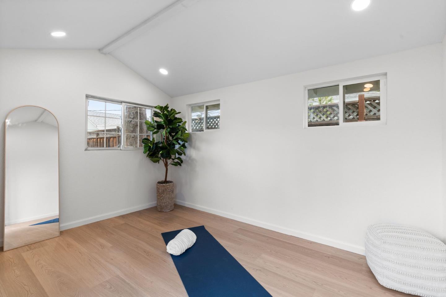 1039 Inverness Drive