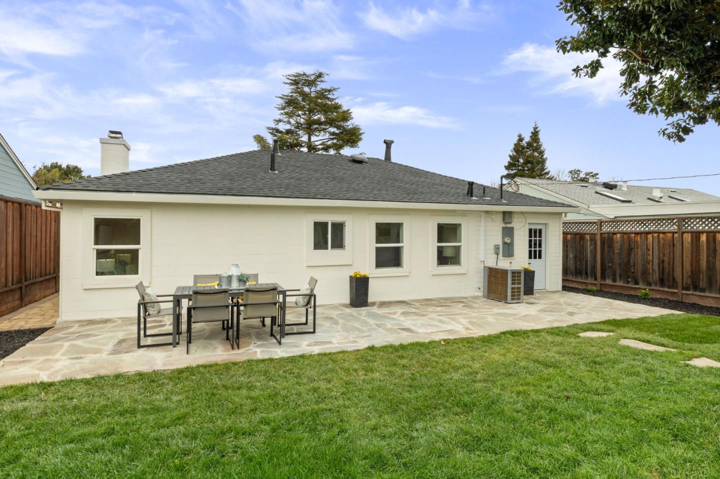 1039 Inverness Drive