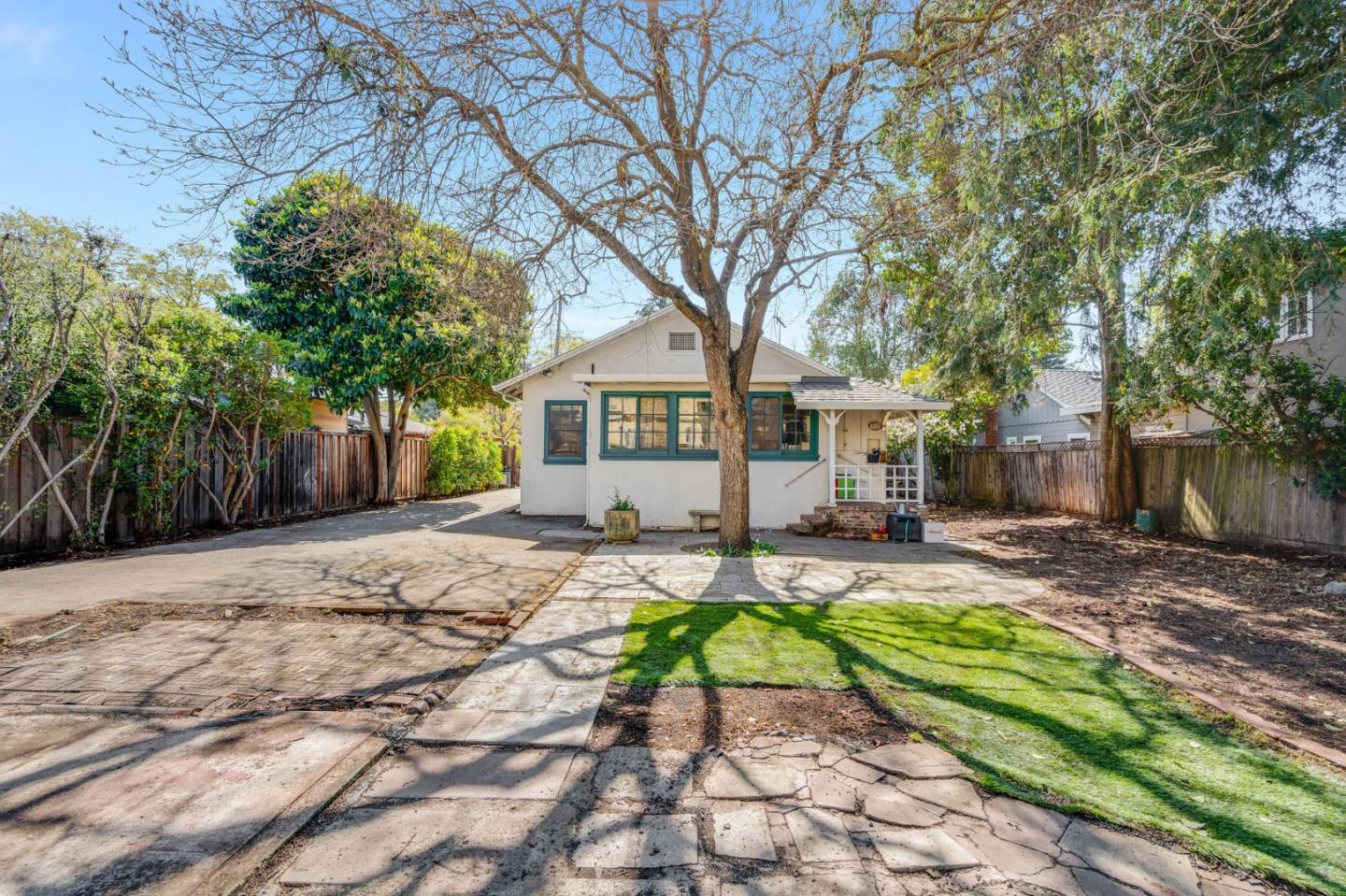 636 Cambridge Avenue