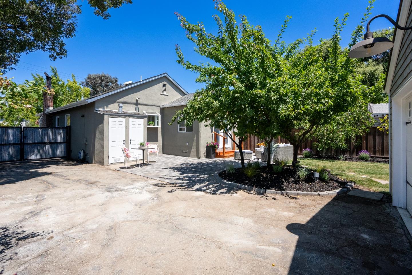 2653 Brewster Avenue