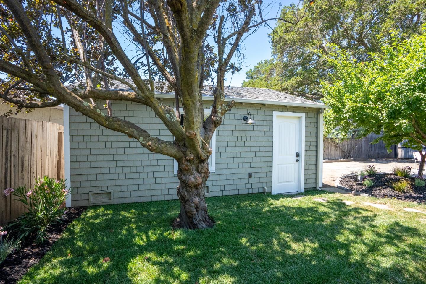 2653 Brewster Avenue