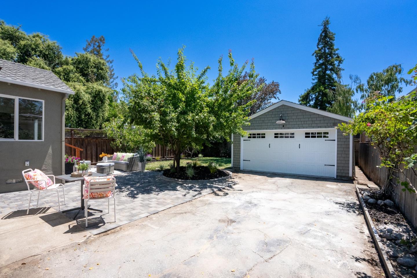 2653 Brewster Avenue