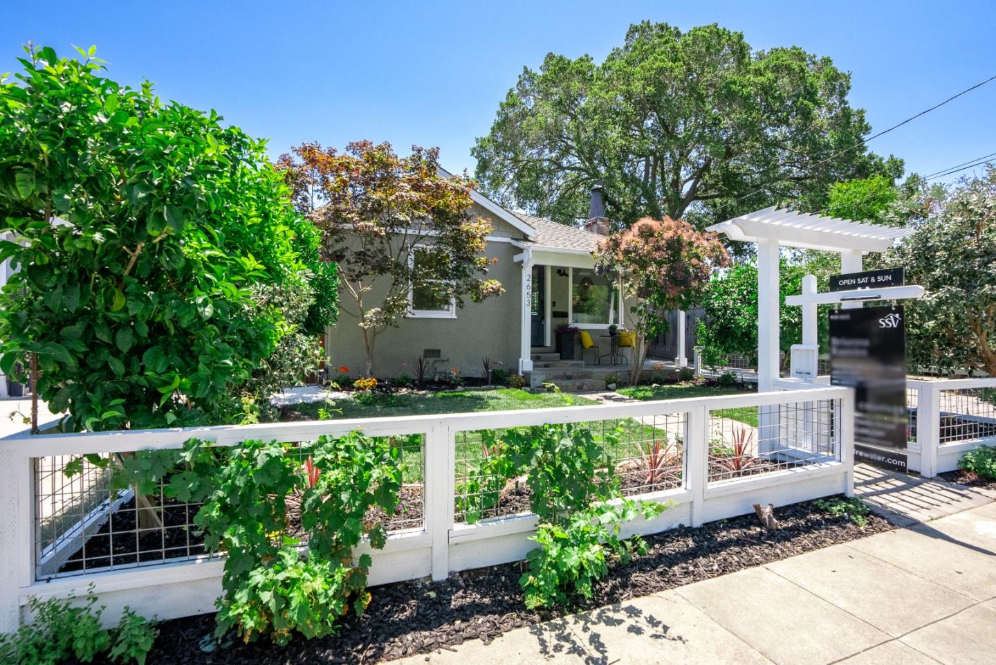2653 Brewster Avenue