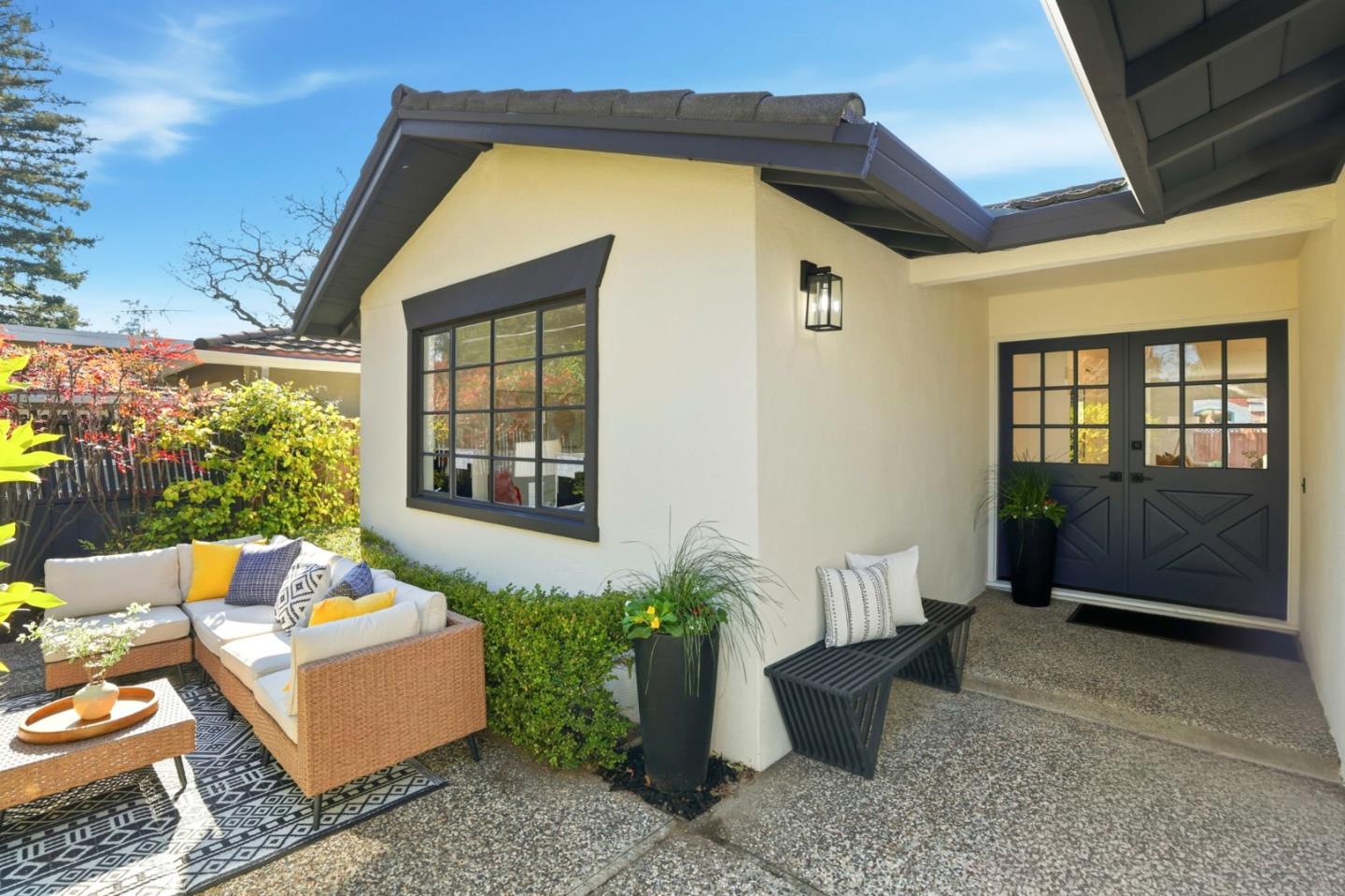 381 Leland Avenue