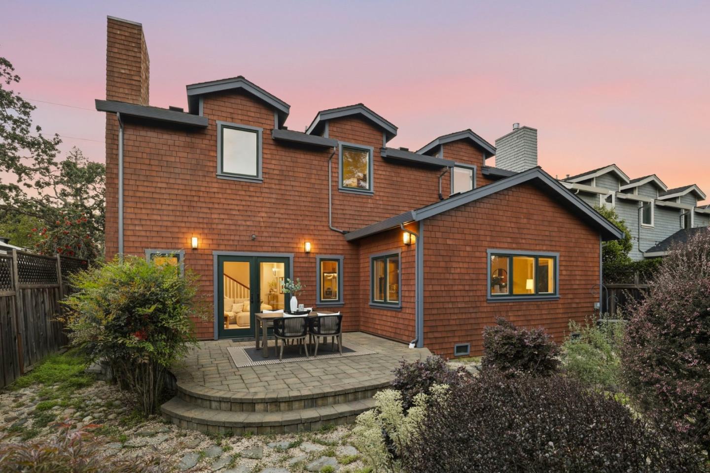 2067 Santa Cruz Avenue