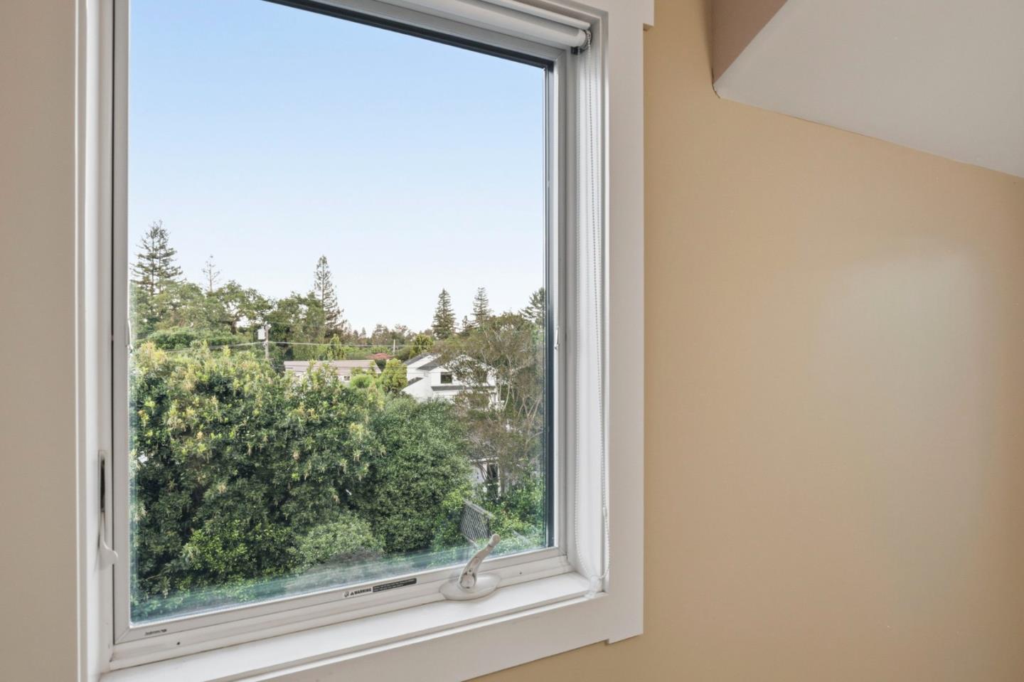 2067 Santa Cruz Avenue