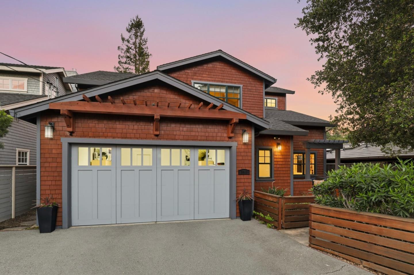 2067 Santa Cruz Avenue