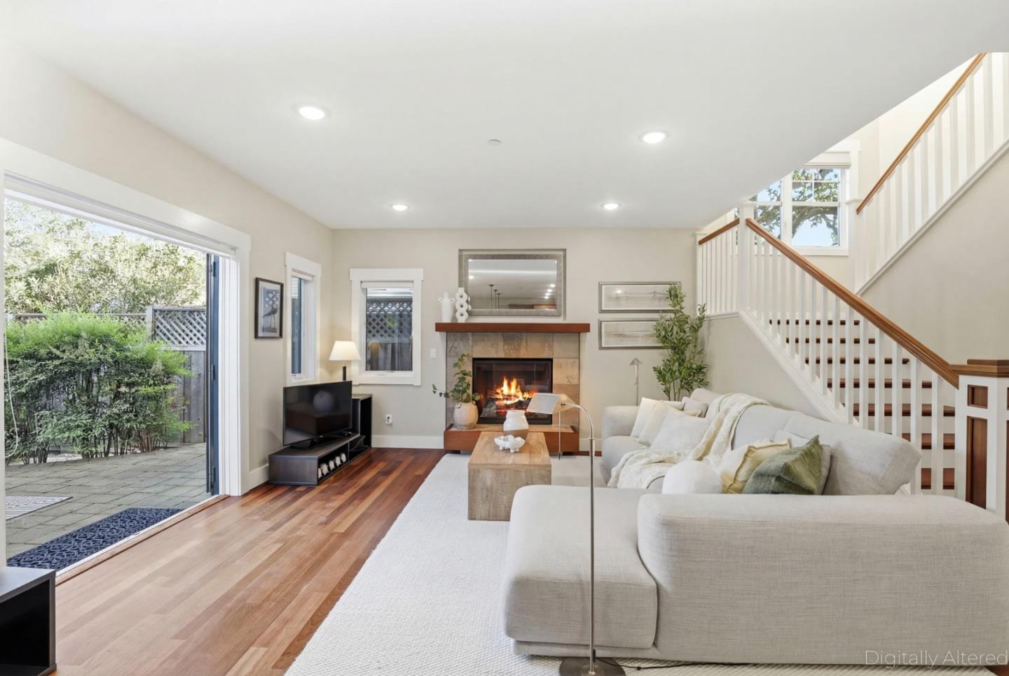 2067 Santa Cruz Avenue