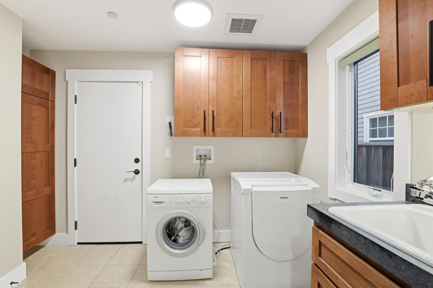 2067 Santa Cruz Avenue