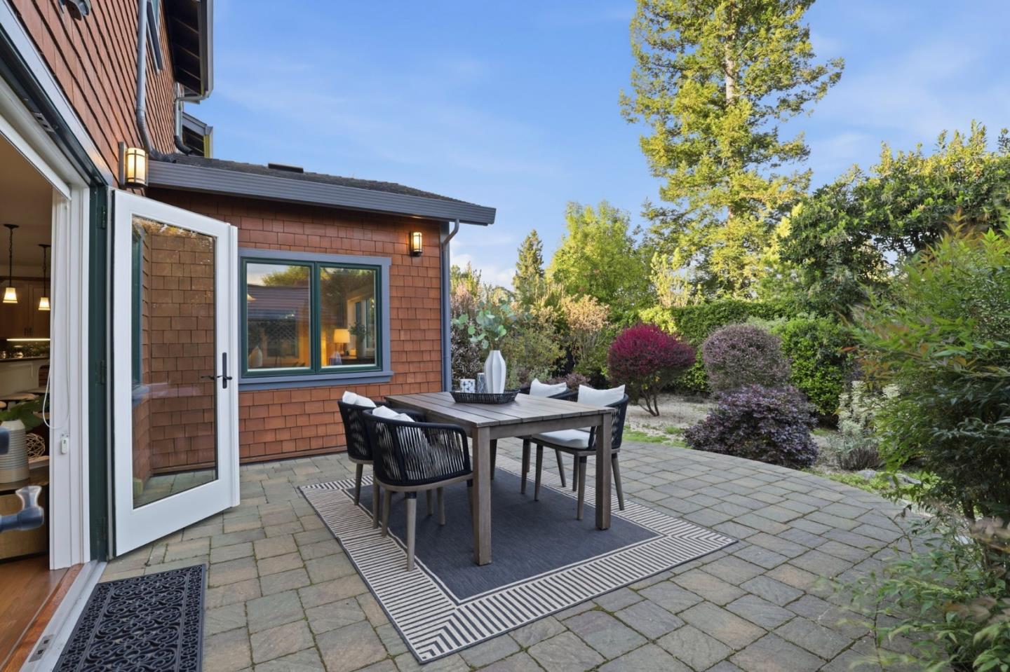 2067 Santa Cruz Avenue