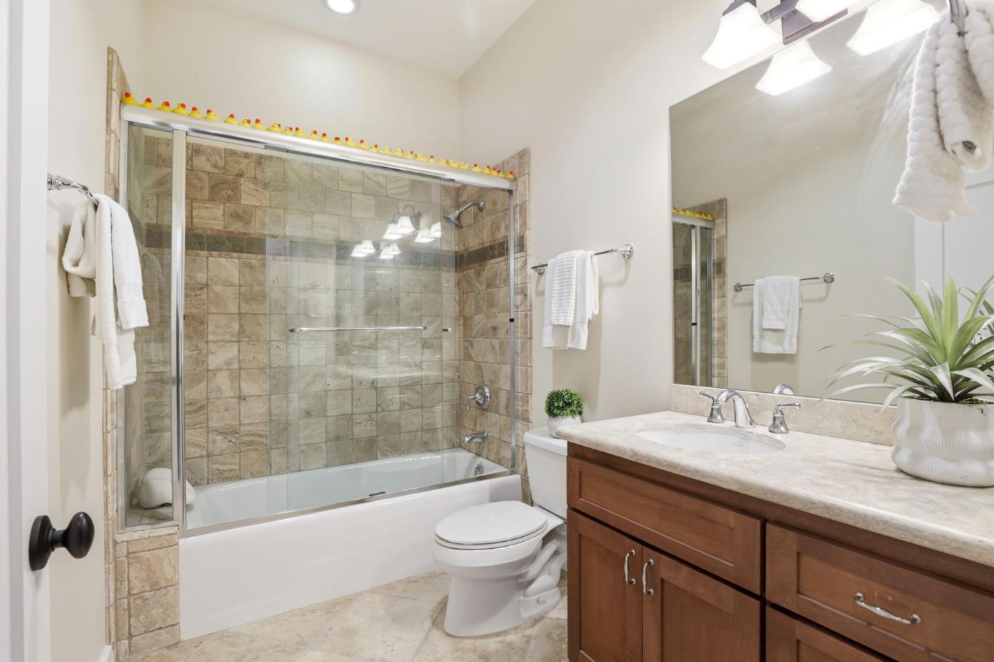 2067 Santa Cruz Avenue