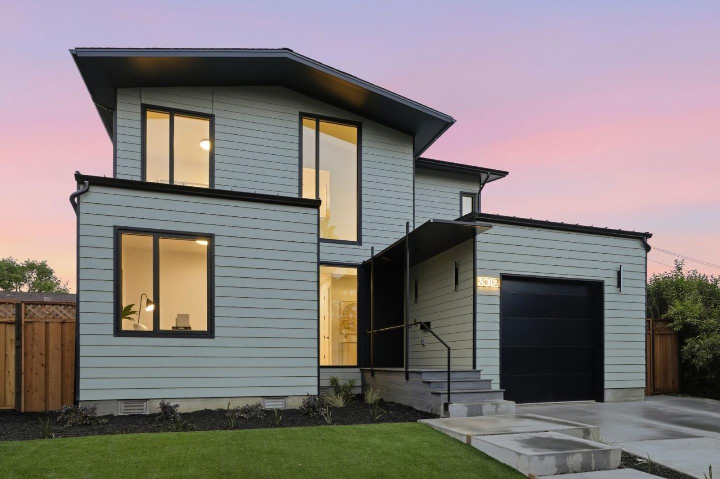 3012 Vistamont Drive