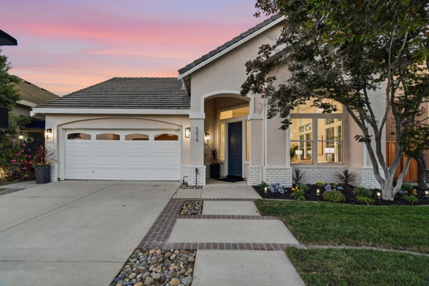5619 Mireille DR