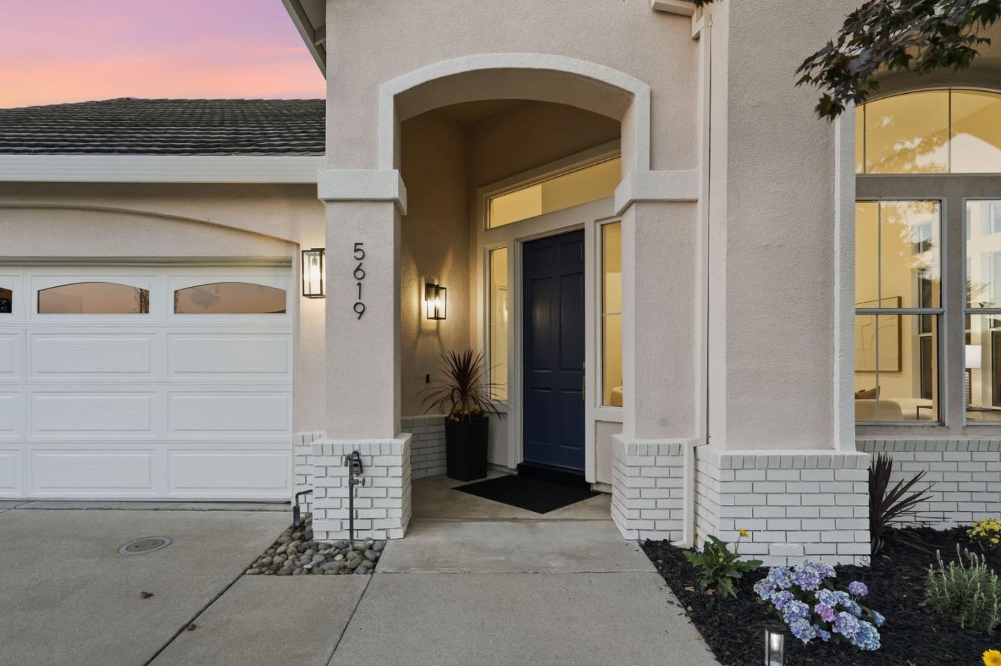 5619 Mireille DR